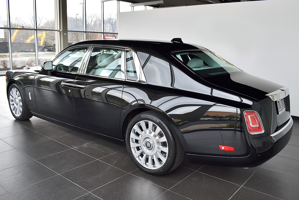 2021 Rolls-Royce Phantom Sedan Image 2