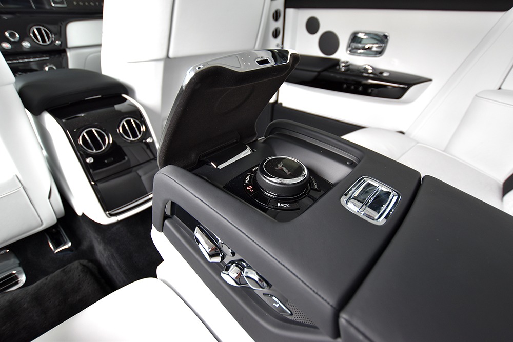 2021 Rolls-Royce Phantom Sedan Image 20