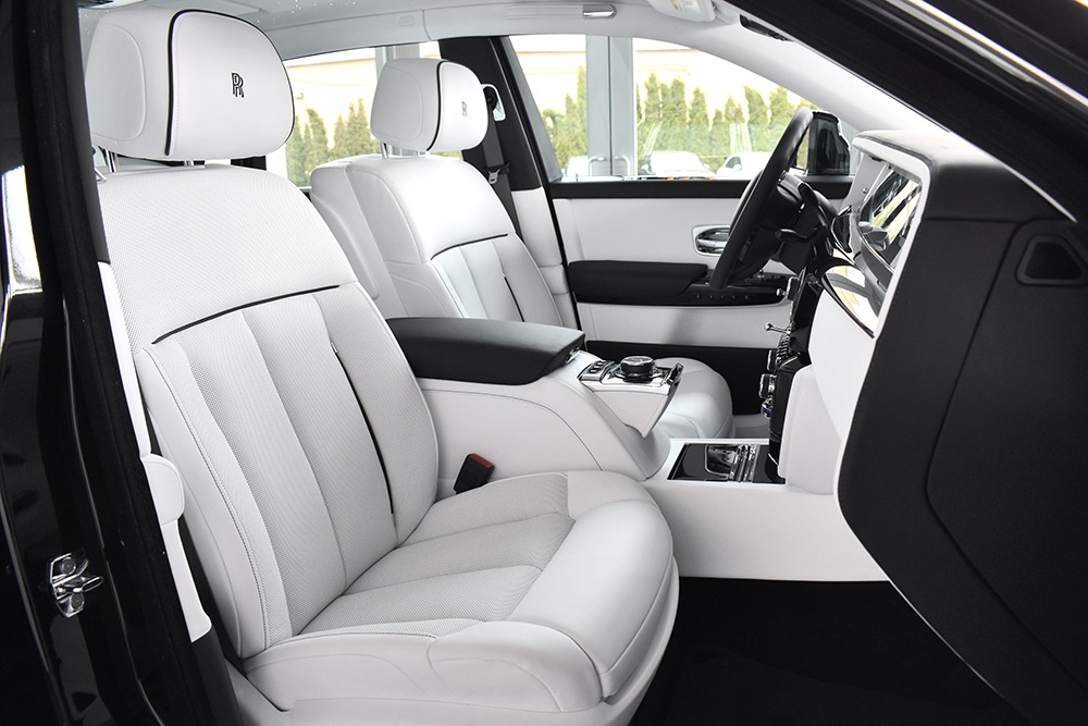 2021 Rolls-Royce Phantom Sedan Image 4