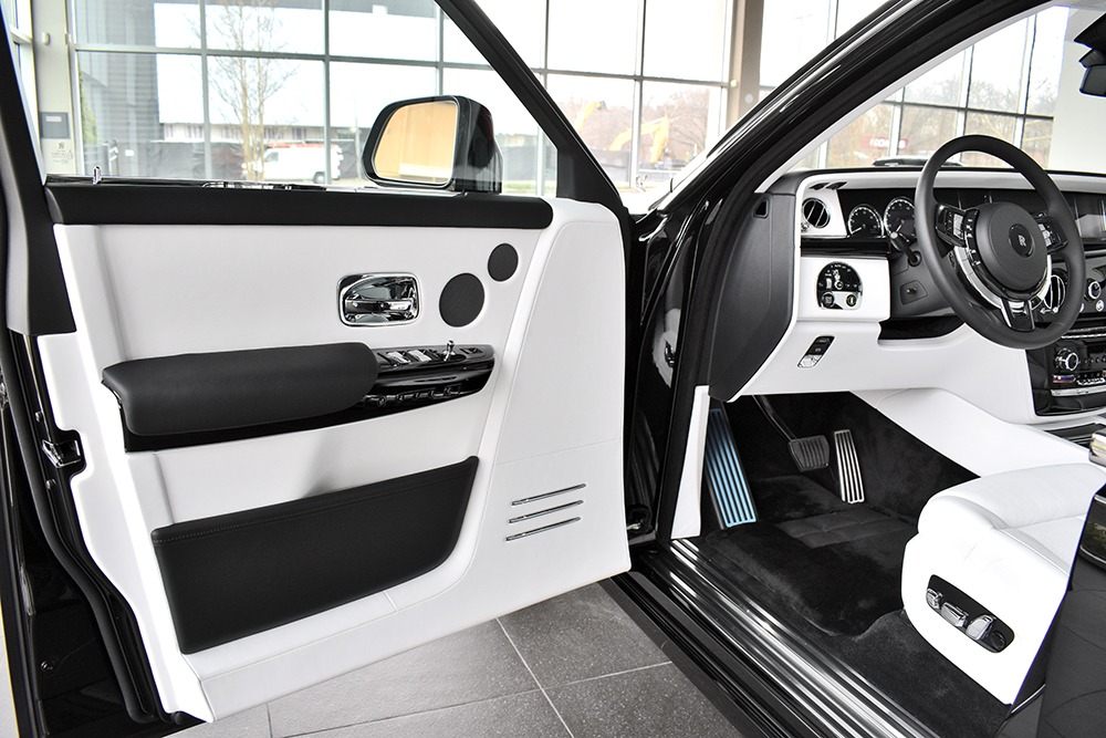 2021 Rolls-Royce Phantom Sedan Image 9