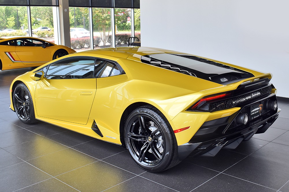 2020 Lamborghini Huracan Image 2