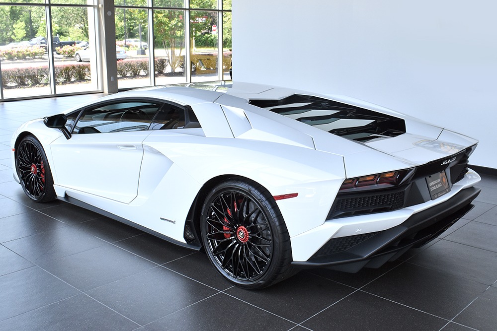 2018 Lamborghini Aventador S Image 2