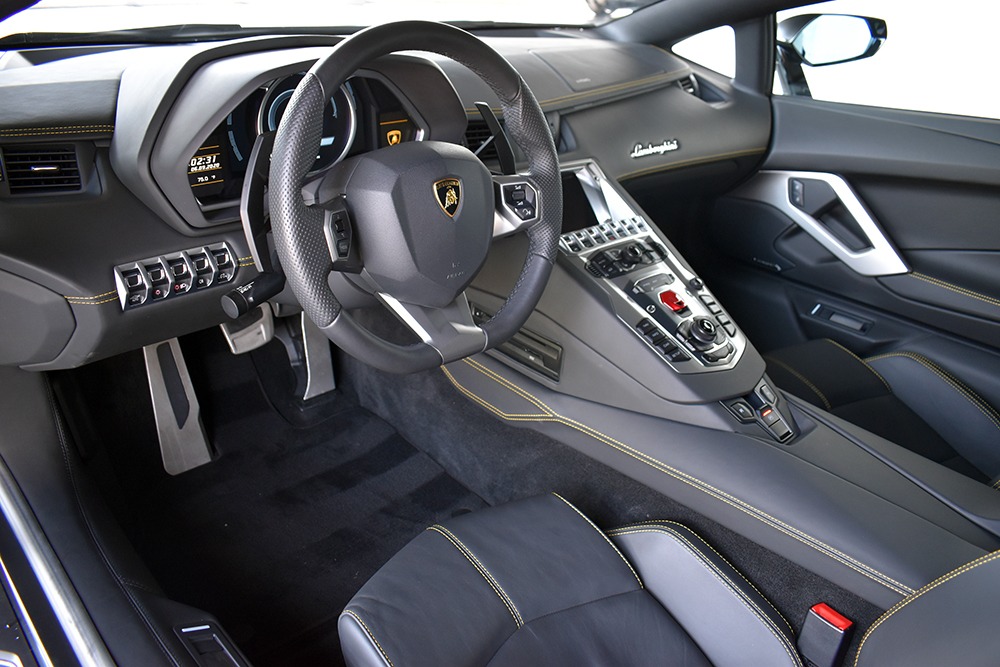 2014 Lamborghini Aventador Image 3