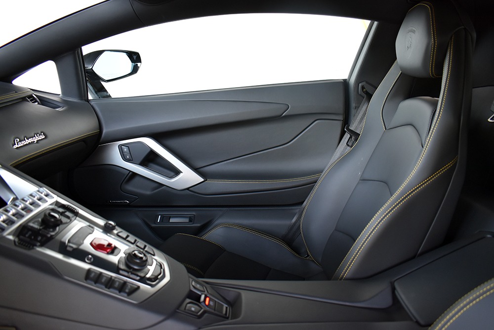 2014 Lamborghini Aventador Image 4