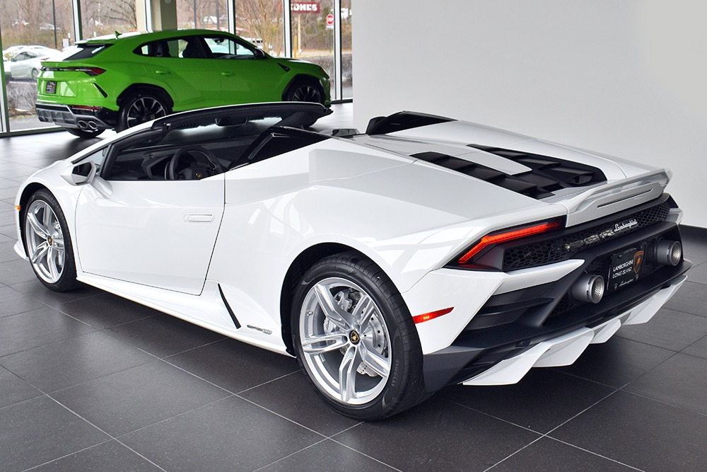 2021 Lamborghini Huracan Image 2