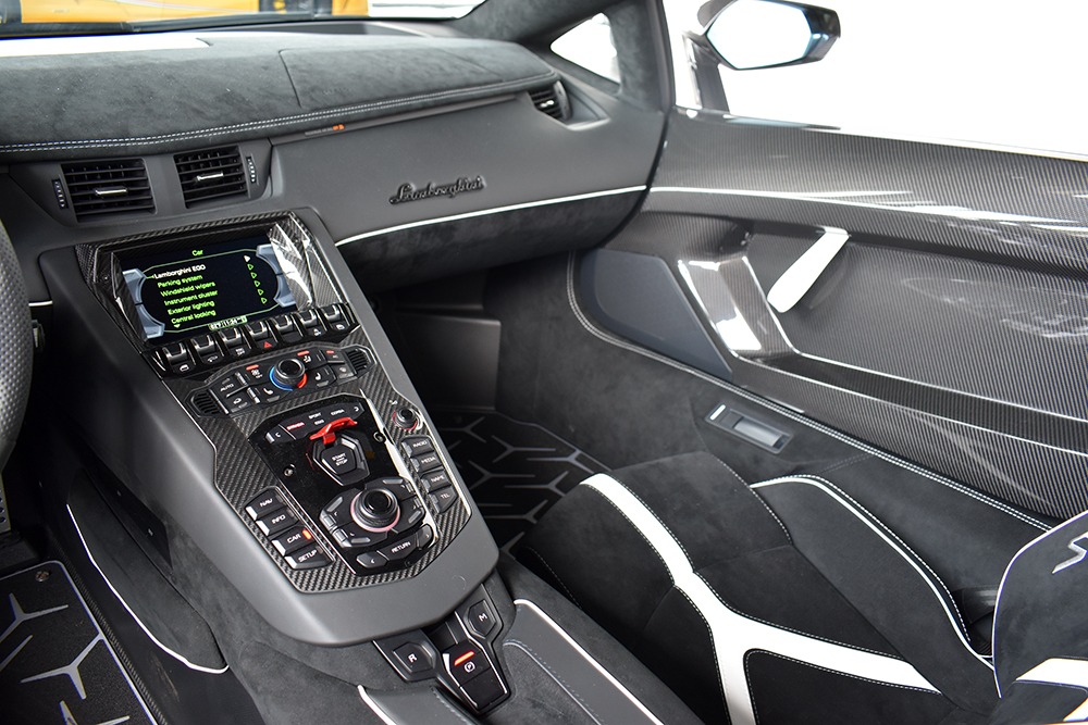 2020 Lamborghini Aventador Image 12