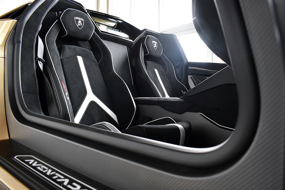 2020 Lamborghini Aventador Image 4