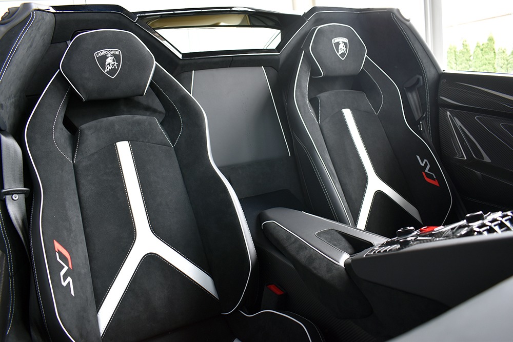 2020 Lamborghini Aventador Image 7