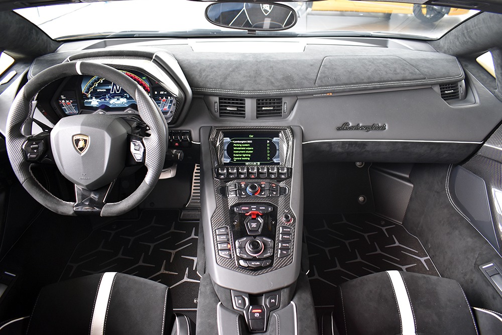 2020 Lamborghini Aventador Image 8