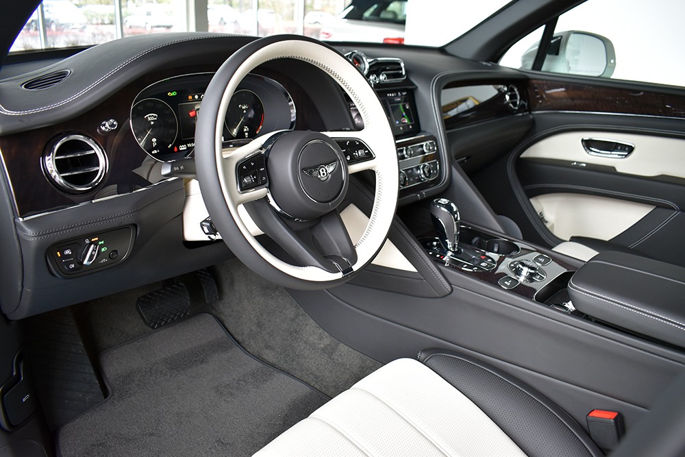 2021 Bentley Bentayga V8 Image 3