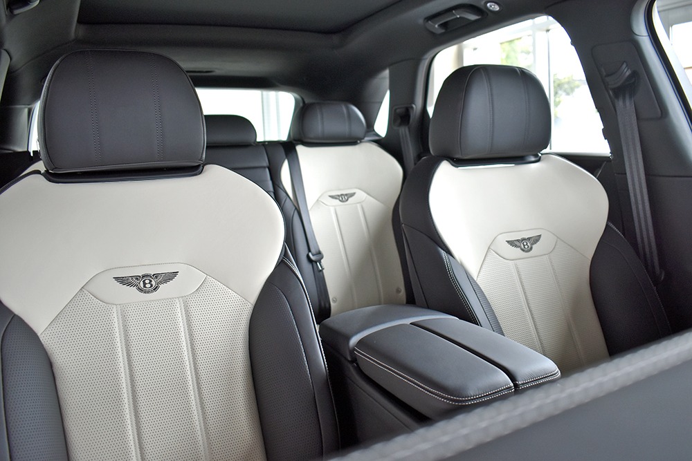 2021 Bentley Bentayga V8 Image 8