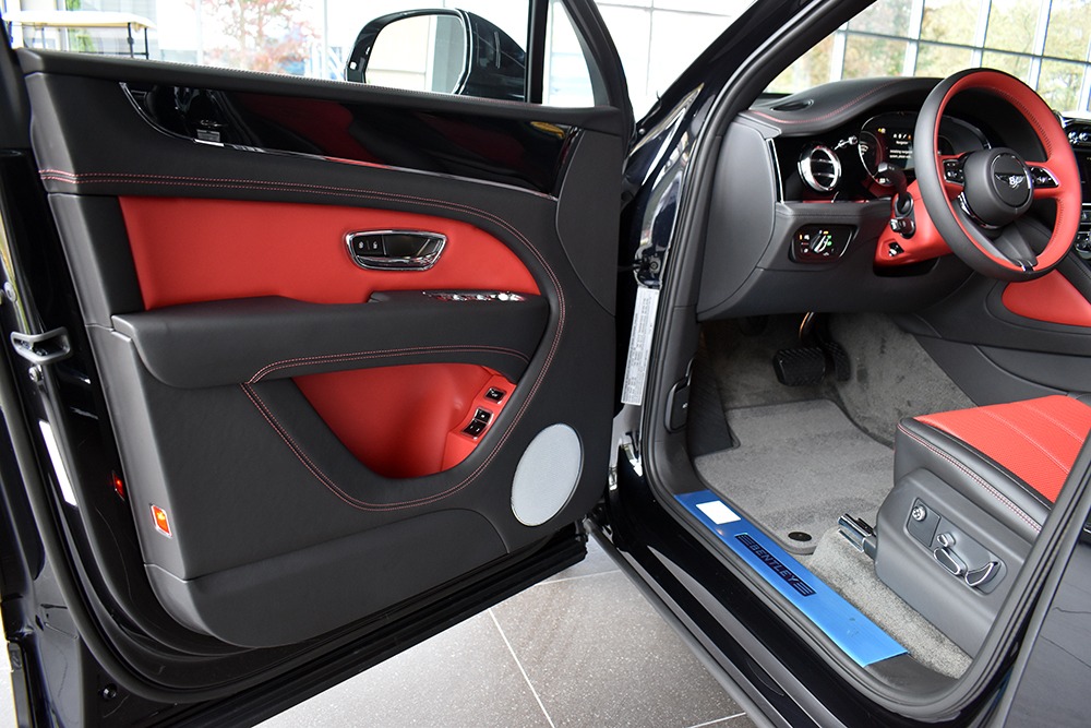 2021 Bentley Bentayga V8 Image 6