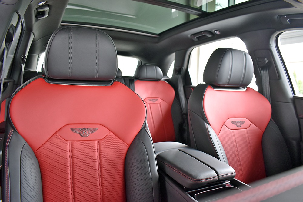 2021 Bentley Bentayga V8 Image 8