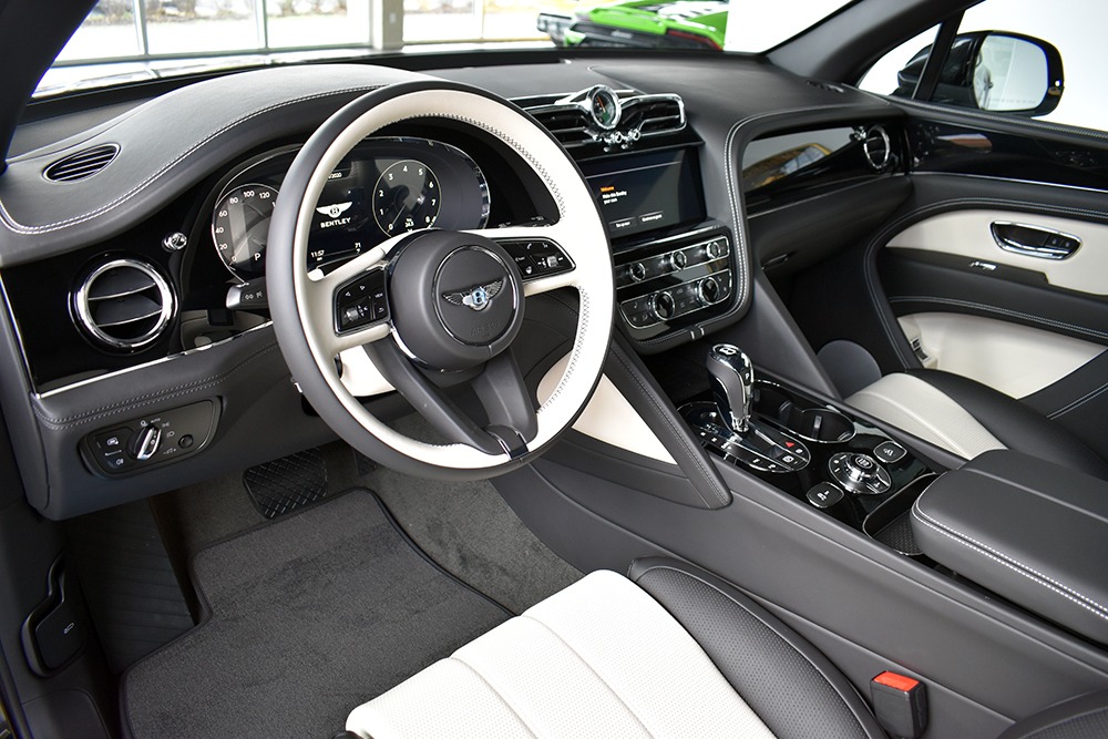 2021 Bentley Bentayga V8 Image 3