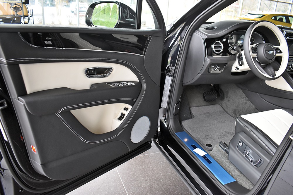 2021 Bentley Bentayga V8 Image 6