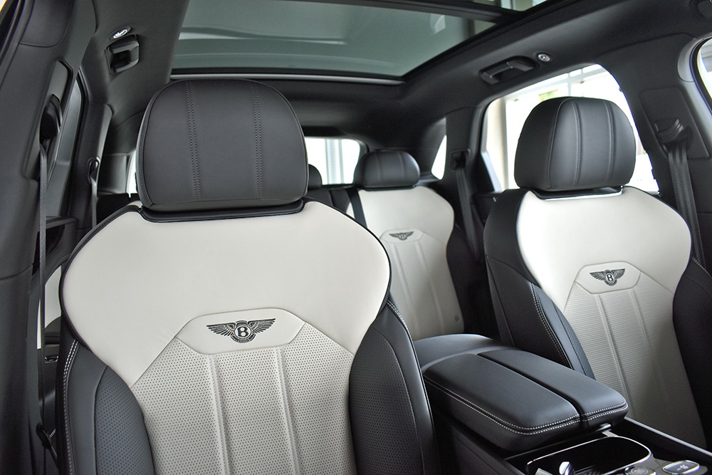 2021 Bentley Bentayga V8 Image 8