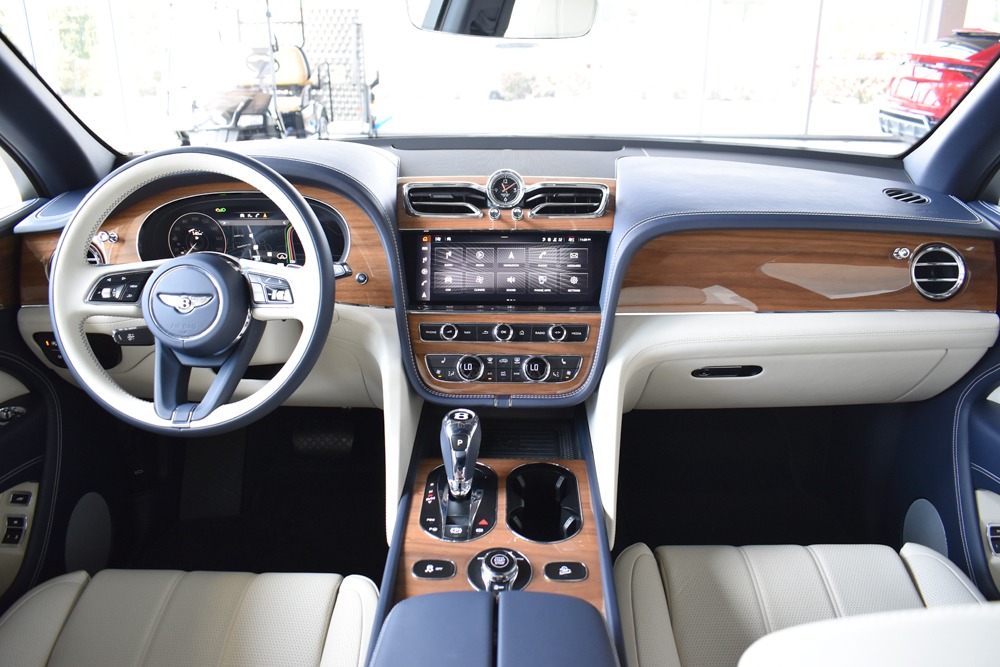 2021 Bentley Bentayga V8 Image 8