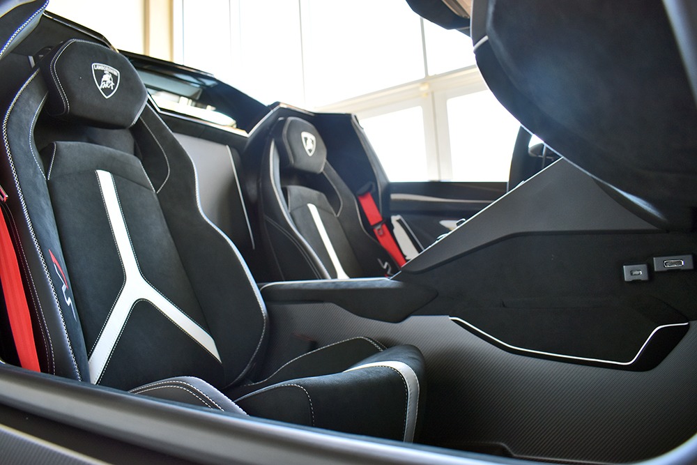 2020 Lamborghini Aventador Image 4