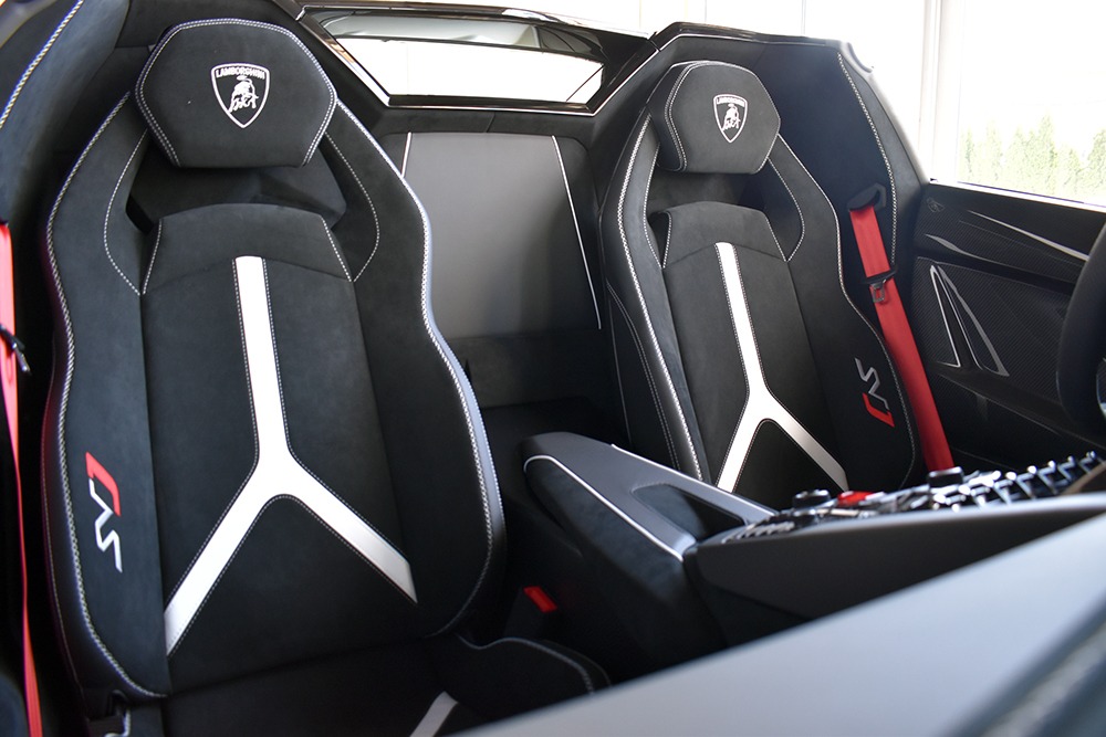 2020 Lamborghini Aventador Image 7