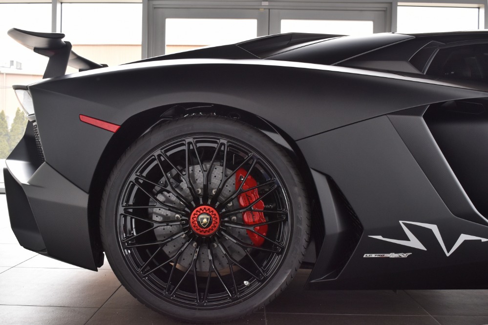 2016 Lamborghini Aventador Image 11