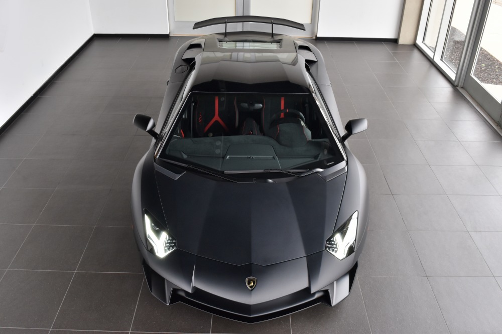 2016 Lamborghini Aventador Image 12