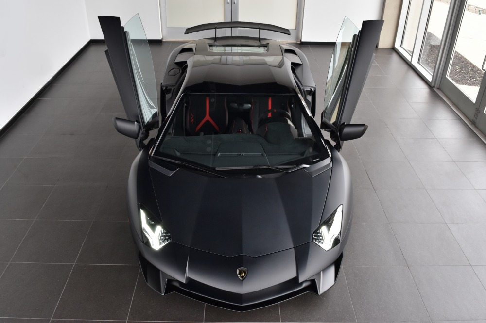 2016 Lamborghini Aventador Image 13