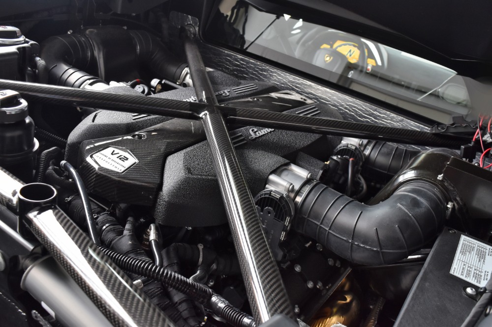 2016 Lamborghini Aventador Image 14