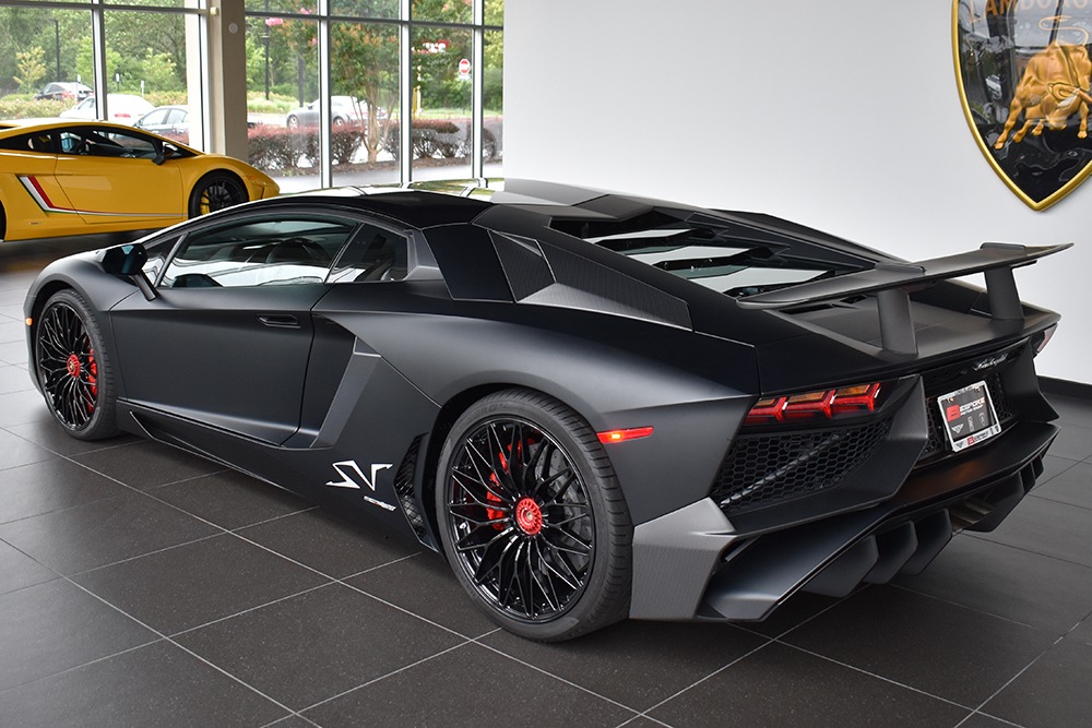 2016 Lamborghini Aventador Image 2