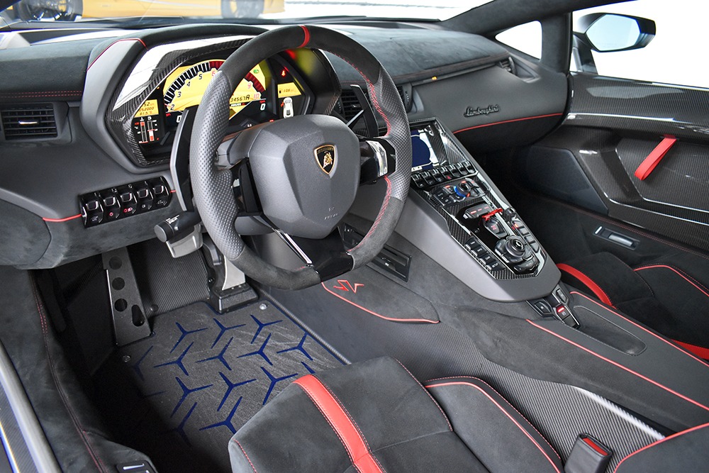 2016 Lamborghini Aventador Image 3