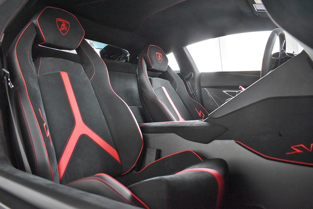 2016 Lamborghini Aventador Image 4