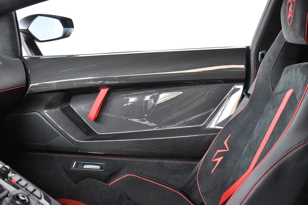 2016 Lamborghini Aventador Image 9