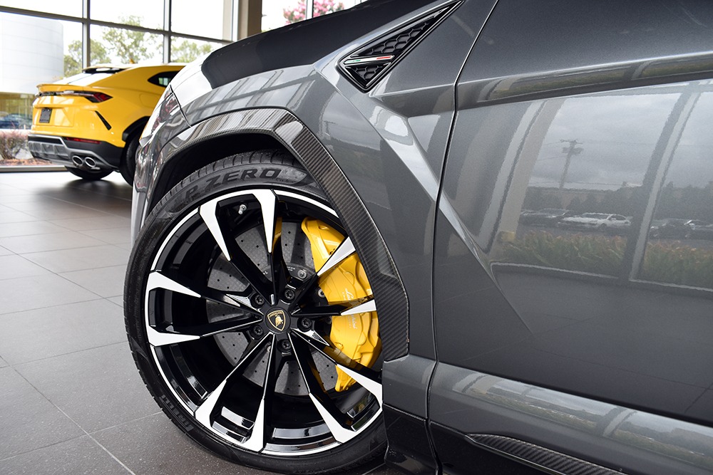 2019 Lamborghini Urus Image 10