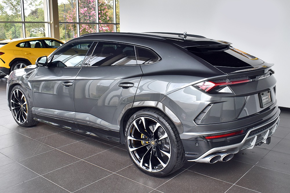 2019 Lamborghini Urus Image 2