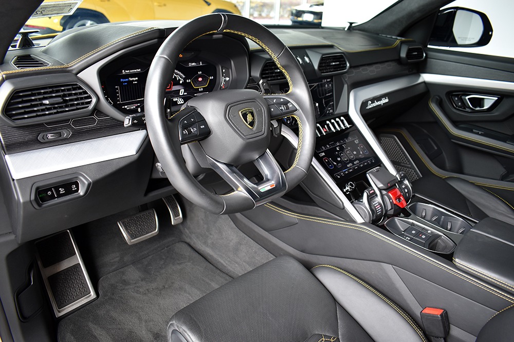 2019 Lamborghini Urus Image 3