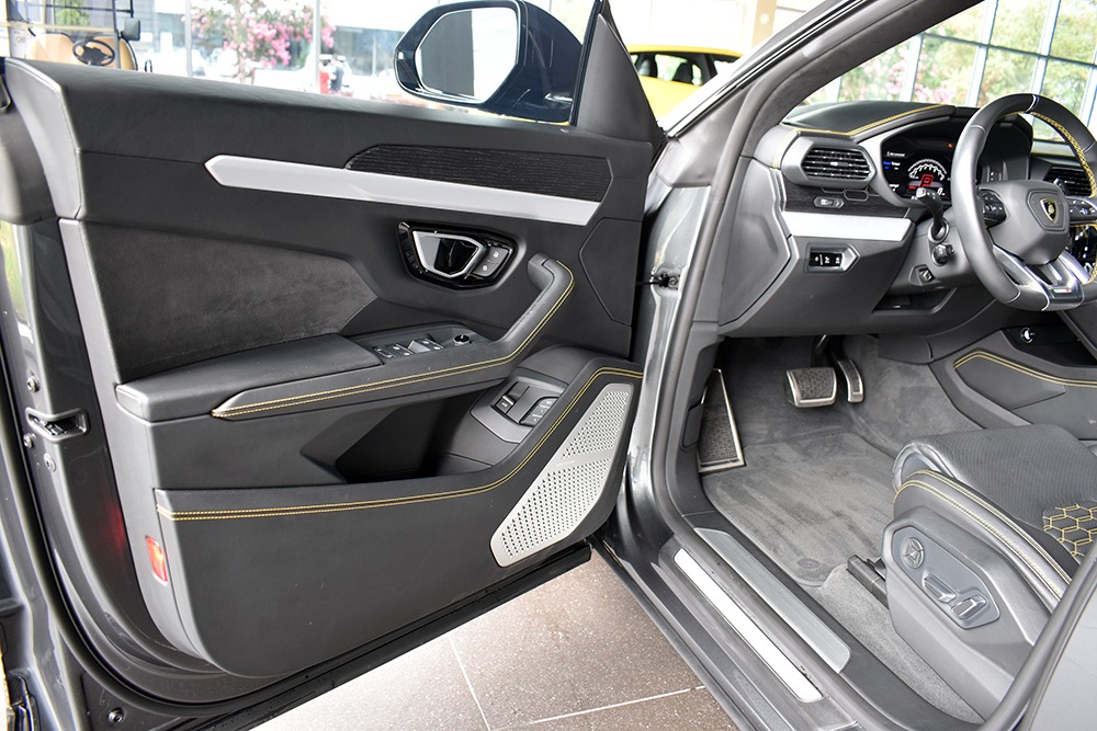 2019 Lamborghini Urus Image 6