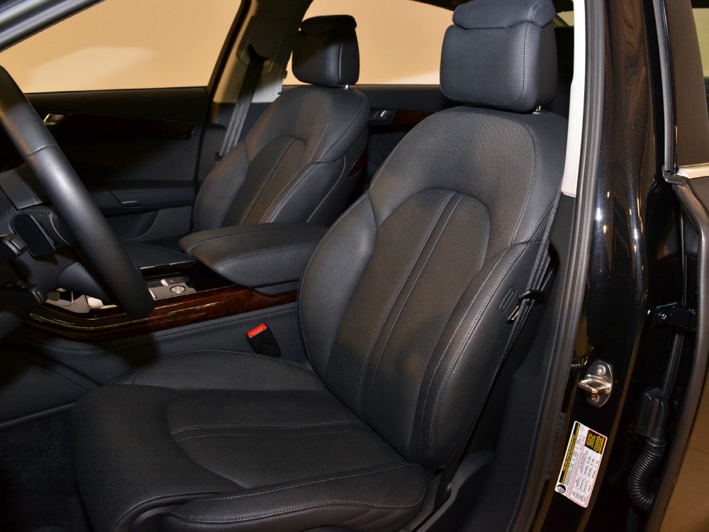 2011 Audi A8 Image 14