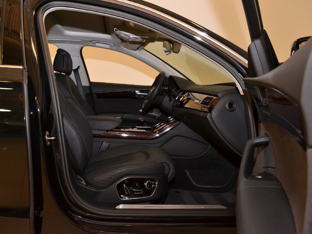 2011 Audi A8 Image 16