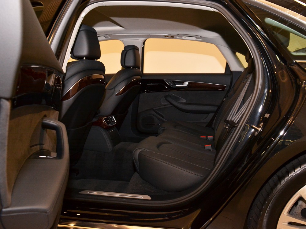 2011 Audi A8 Image 17