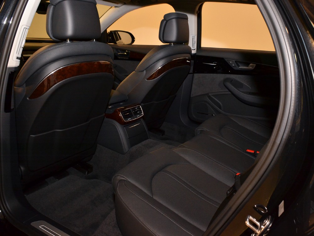 2011 Audi A8 Image 18