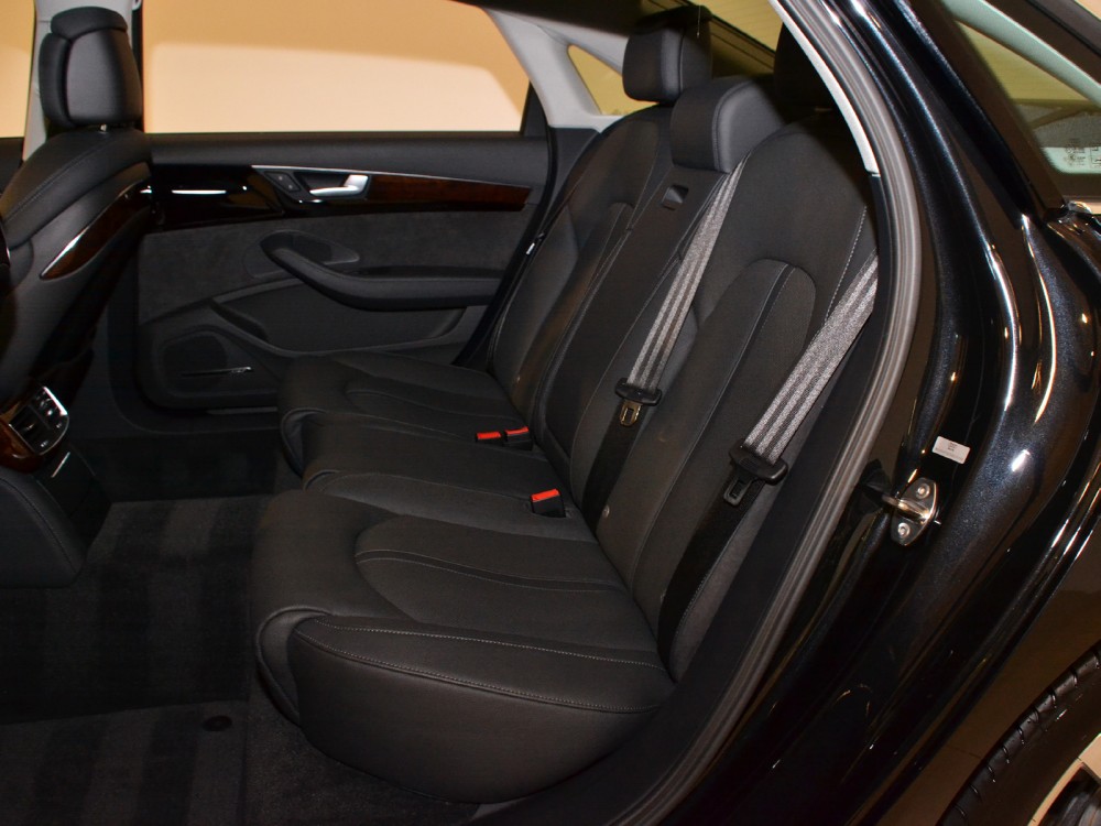 2011 Audi A8 Image 19