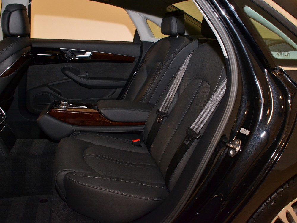 2011 Audi A8 Image 20