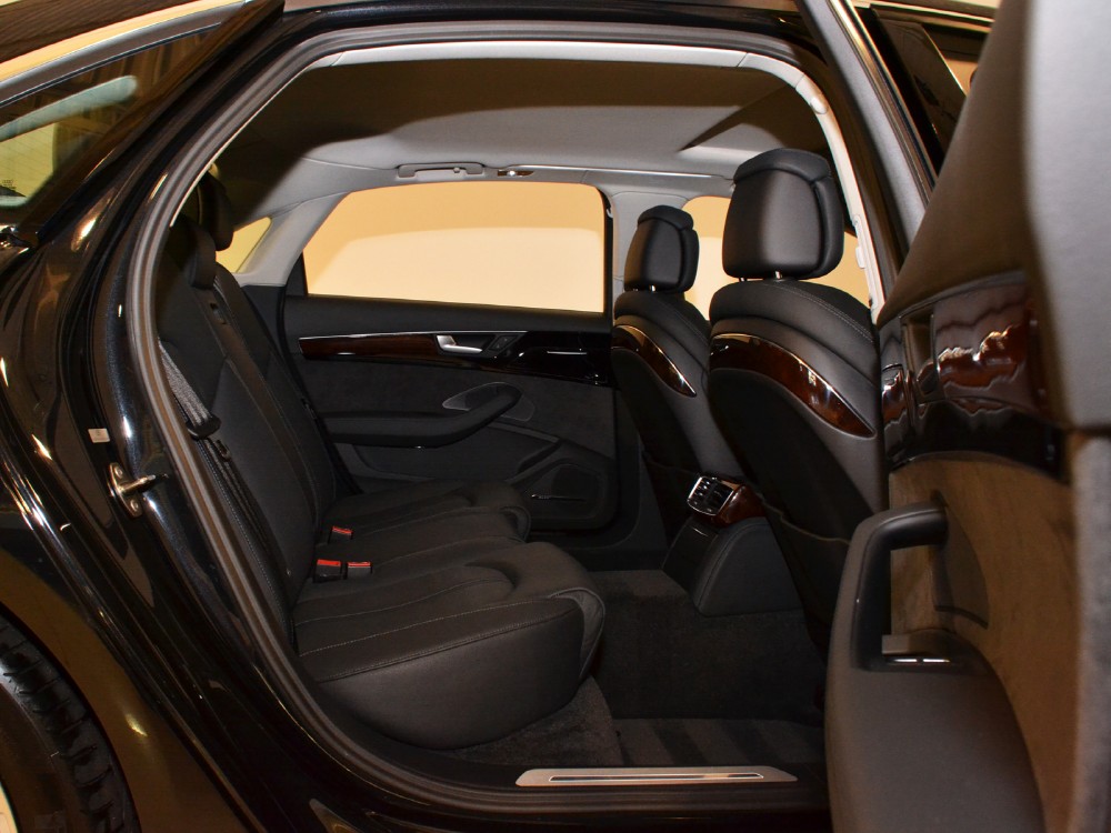 2011 Audi A8 Image 21