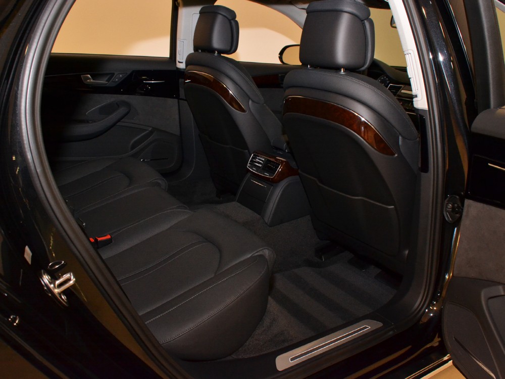 2011 Audi A8 Image 22