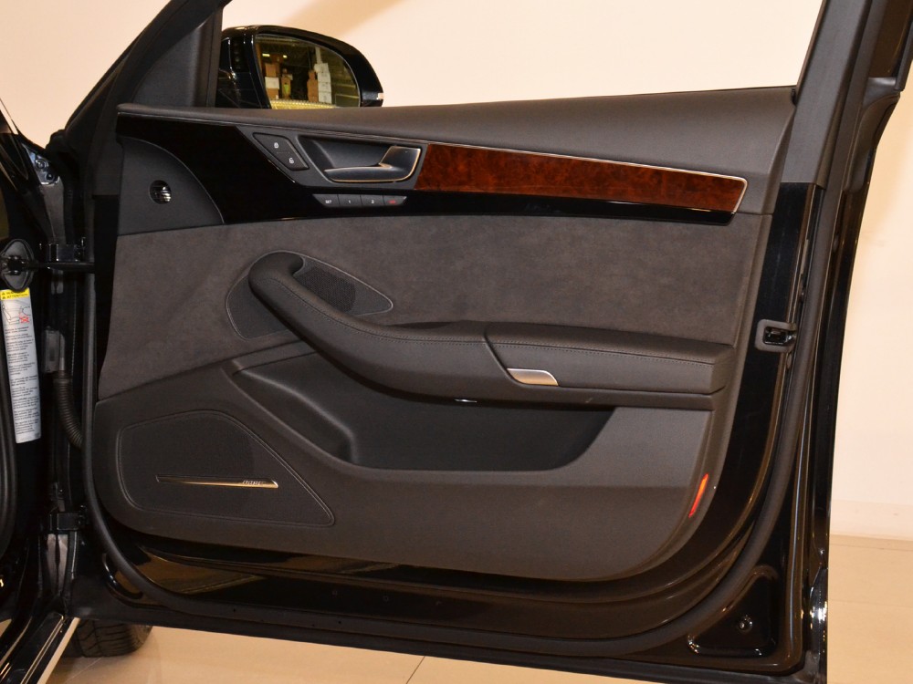 2011 Audi A8 Image 25