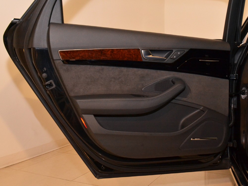2011 Audi A8 Image 26