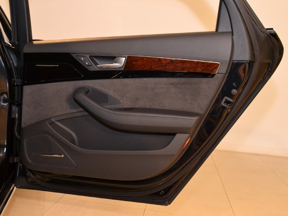 2011 Audi A8 Image 27