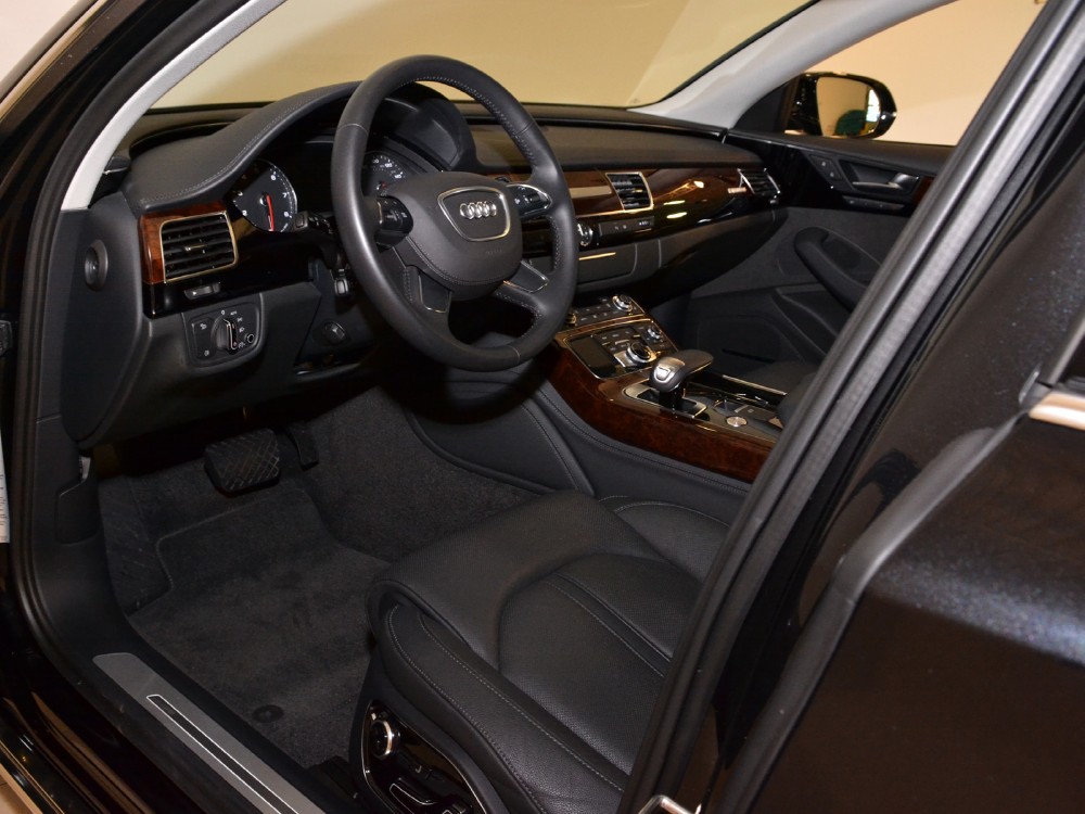 2011 Audi A8 Image 3