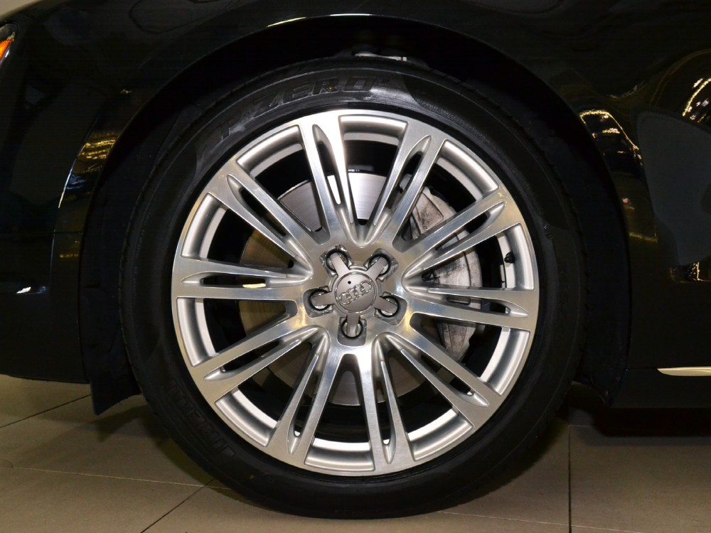 2011 Audi A8 Image 4