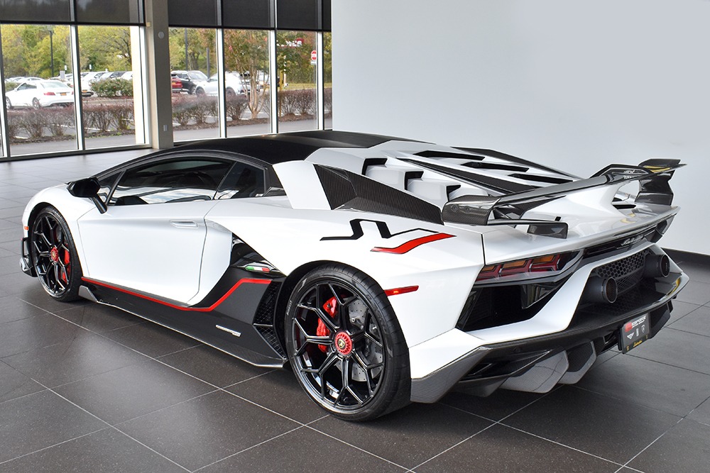 2019 Lamborghini Aventador Image 2