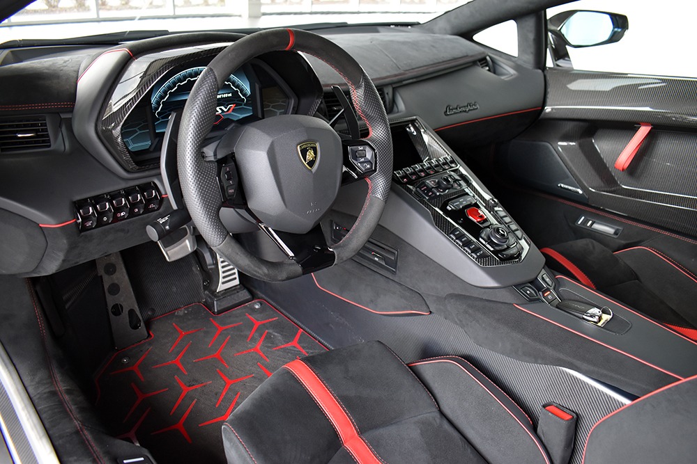 2019 Lamborghini Aventador Image 3